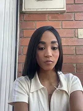 Paola 14 online show from May 9, 10:15 pm