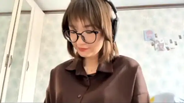 Bella Voraesynd online show from March 9, 9:13 am