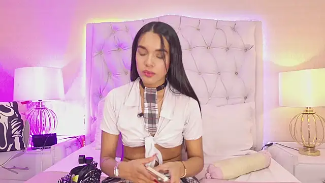 Snapshot of MeganRoseh chatting on July 31, 10:53 pm MeganRoseh online show from July 31, 10:53 pm