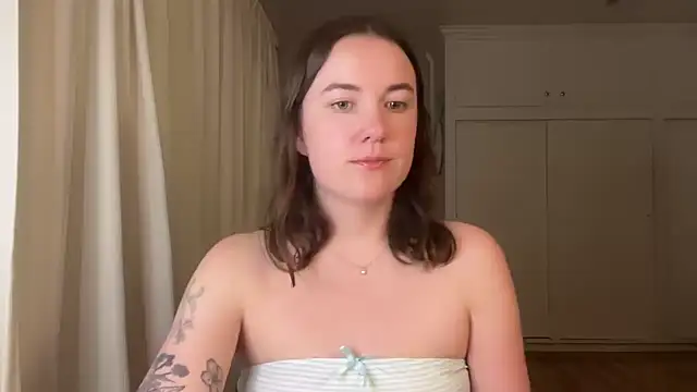 summerxo online show from March 9, 4:49 am