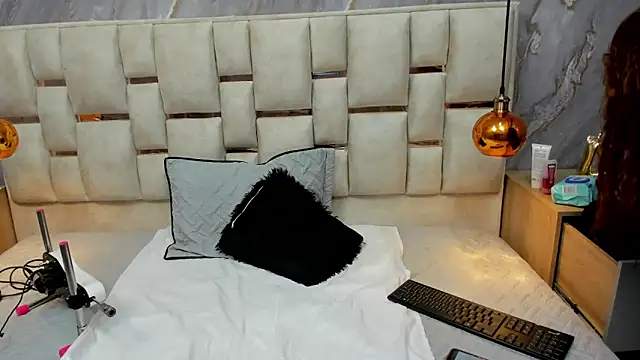 Snapshot of Milf_Drip chatting on May 14, 12:45 pm Milf Drip online show from May 14, 12:45 pm