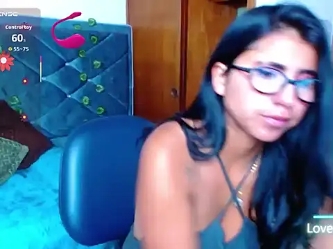 Snapshot of Alisha_Gamskar13 chatting on June 18, 1:37 pm Alisha Gamskar13 online show from June 18, 1:37 pm
