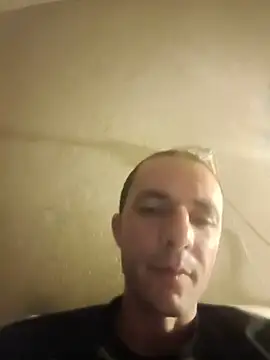 Snapshot of Mig1323 chatting on May 27, 4:42 am Mig1323 online show from May 27, 4:42 am