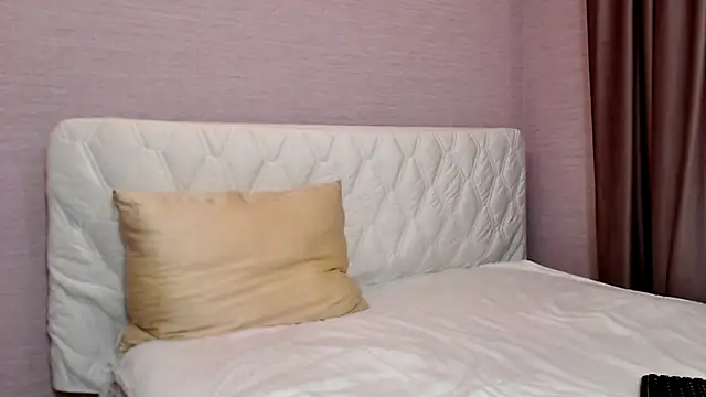 PrettyTayaOne online show from June 10, 6:12 am