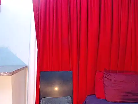 DarkDivva18 online show from June 7, 7:34 am