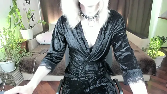 Snapshot of KayaNoir chatting on June 6, 1:05 pm KayaNoir online show from June 6, 1:05 pm