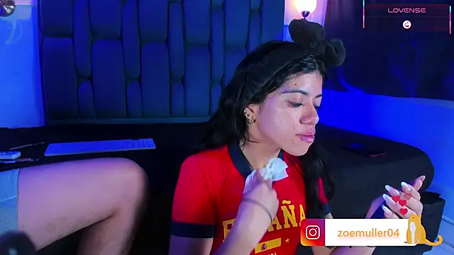 Snapshot of Zoe_Axel1 chatting on June 26, 7:40 pm Zoe Axel1 online show from June 26, 7:40 pm