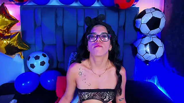 Snapshot of Zoe_Axel1 chatting on June 28, 8:37 pm Zoe Axel1 online show from June 28, 8:37 pm