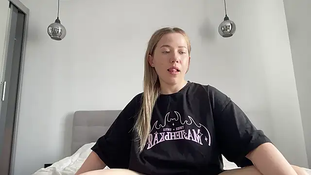Snapshot of alyrasun chatting on June 27, 12:22 pm alyrasun online show from June 27, 12:22 pm