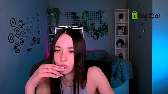 Snapshot of bella_dorn chatting on May 5, 12:24 pm bella dorn online show from May 5, 12:24 pm