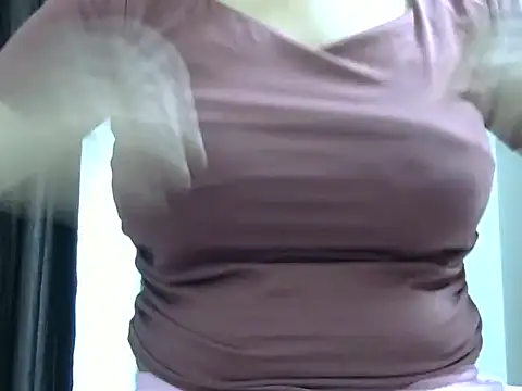 Snapshot of JANVI_06 chatting on May 7, 5:40 pm JANVI 06 online show from May 7, 5:40 pm