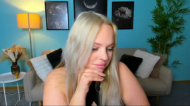 Snapshot of Nikolla_ chatting on March 7, 2:47 pm Nikolla online show from March 7, 2:47 pm