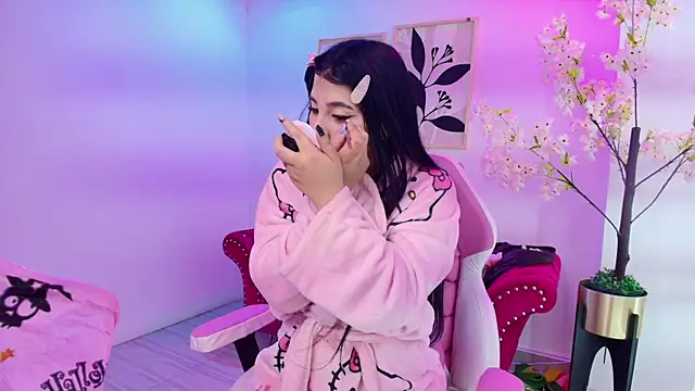 Miia  owens online show from July 17, 8:03 pm