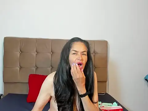 Snapshot of Liz_Grettel chatting on July 2, 6:47 pm Liz Grettel online show from July 2, 6:47 pm