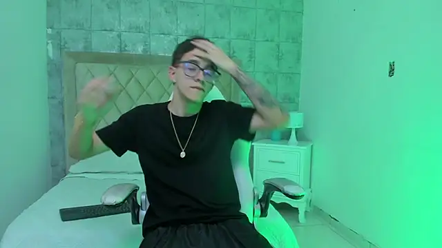 TylerCross  online show from March 13, 8:59 pm