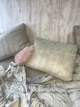 myeli10 online show from March 8, 3:38 pm