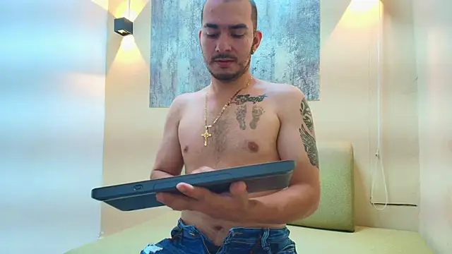 LUCA KINGG online show from March 12, 7:53 pm