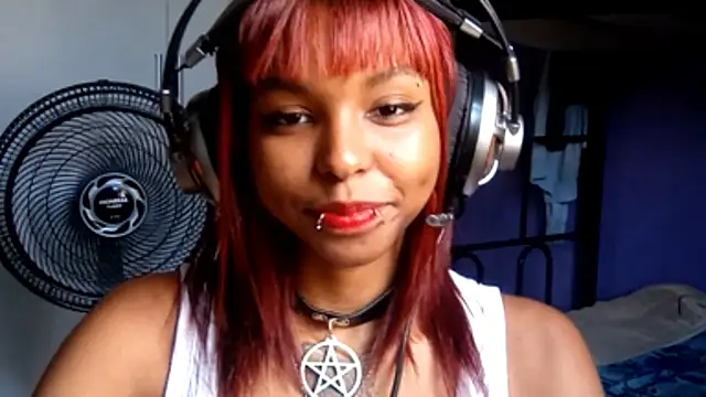 Snapshot of emilycloves chatting on March 14, 5:07 pm emilycloves online show from March 14, 5:07 pm