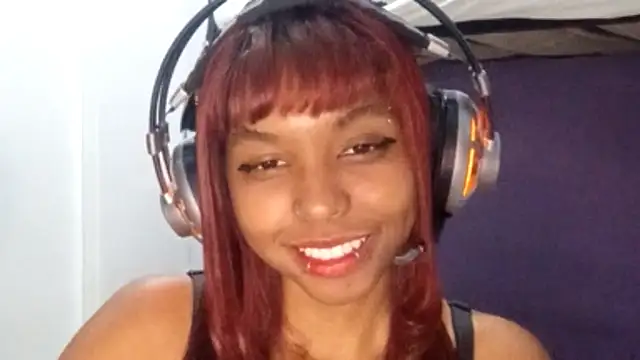 Snapshot of emilycloves chatting on March 20, 3:11 am emilycloves online show from March 20, 3:11 am