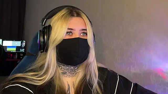 Xtoni  online show from March 12, 7:14 am