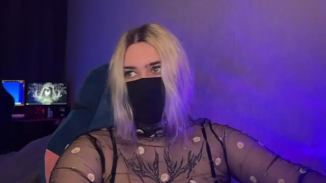 Xtoni  online show from March 18, 8:17 am