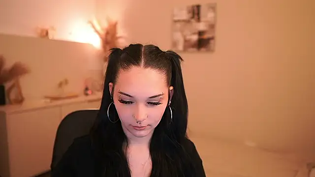 Snapshot of Ellediane18 chatting on March 12, 2:12 pm Ellediane18 online show from March 12, 2:12 pm