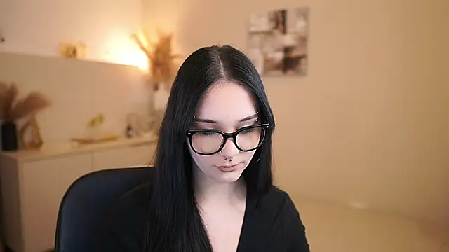 Snapshot of Ellediane18 chatting on March 14, 1:27 pm Ellediane18 online show from March 14, 1:27 pm