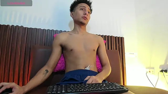 Snapshot of choco_dick_ chatting on July 25, 8:17 pm choco dick online show from July 25, 8:17 pm