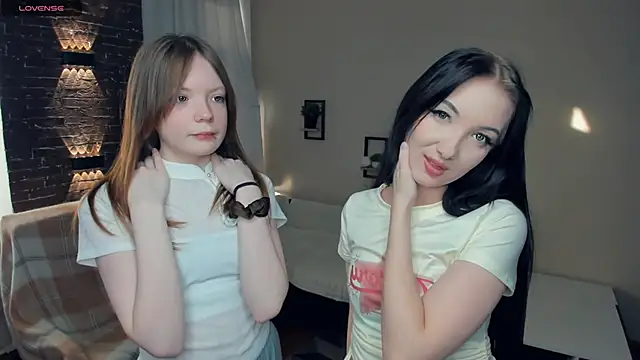 KarieDeever online show from March 11, 1:39 pm