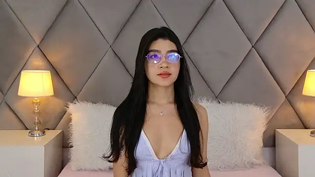 OliviaDiaz online show from April 30, 8:15 pm
