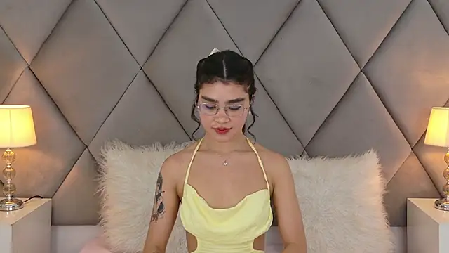 OliviaDiaz online show from May 12, 8:17 pm