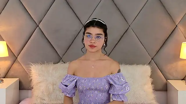 OliviaDiaz online show from May 16, 7:34 pm
