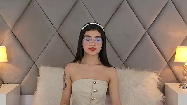 OliviaDiaz online show from May 17, 8:05 pm