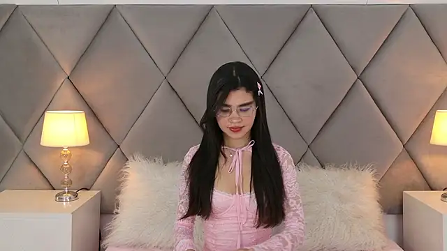 OliviaDiaz online show from May 24, 8:14 pm
