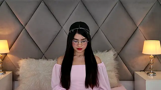 OliviaDiaz online show from June 7, 8:12 pm