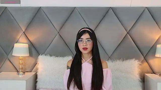 OliviaDiaz online show from July 6, 8:22 pm