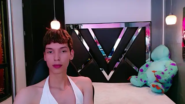 Stefany PiInk online show from April 22, 8:32 pm