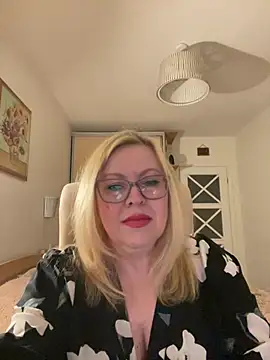 JanieLight53 online show from May 4, 7:43 pm