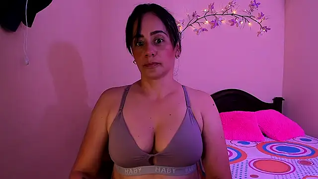 sara florez12 online show from August 3, 11:37 am