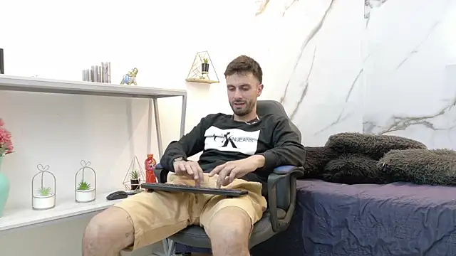 KingOfTemptation online show from June 17, 4:04 am