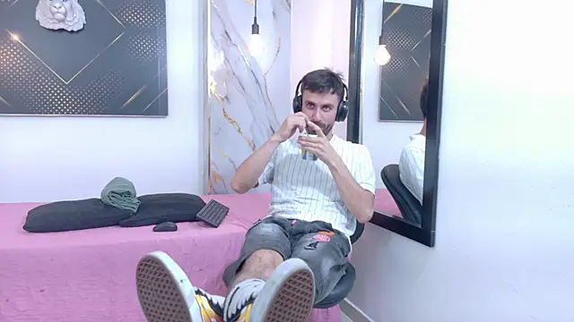 KingOfTemptation online show from June 25, 5:12 am