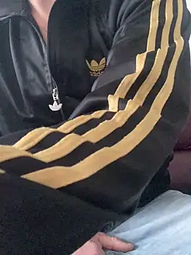 Snapshot of ParisSlut chatting on March 10, 9:47 am ParisSlut online show from March 10, 9:47 am