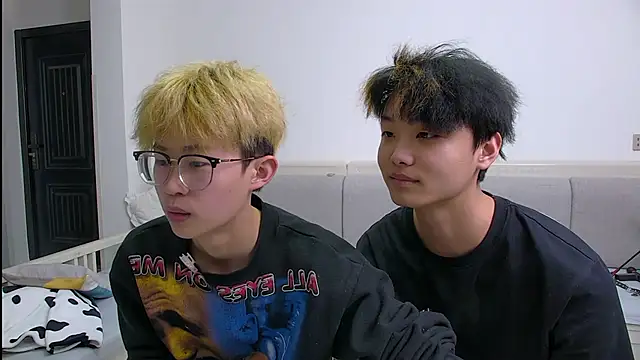 Chili-001 online show from March 15, 10:32 am