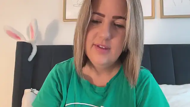 annabellewarick online show from June 18, 6:13 am