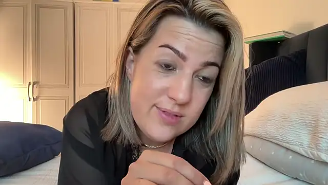 annabellewarick online show from June 28, 8:04 pm