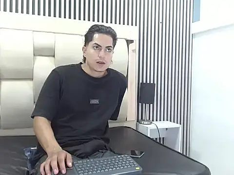 Alex Wolft online show from June 17, 3:46 pm
