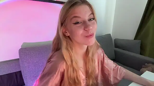Fanny Fresh online show from May 10, 8:08 am