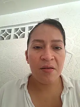 Snapshot of Dr_Edna_naughty chatting on May 10, 3:28 pm Dr Edna naughty online show from May 10, 3:28 pm