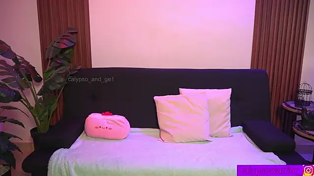 Snapshot of calypso_and_g2 chatting on June 18, 1:39 am calypso and g2 online show from June 18, 1:39 am