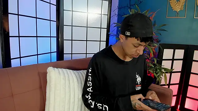 Jonathan Guzman  online show from March 13, 4:30 am